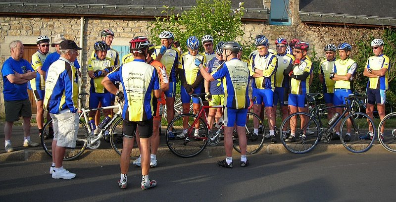 2011-07-03 10 Jacky motive ses troupes.JPG